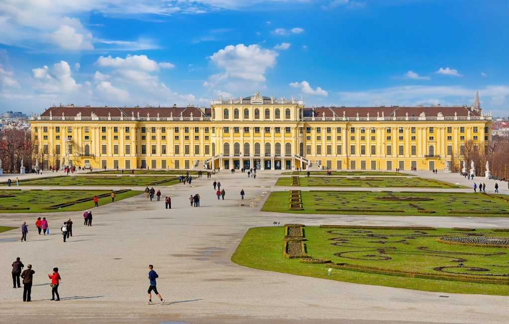 Schonbrunn Palace in Vienna